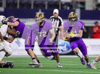 Thumbnail 1 in South Oak Cliff vs. Liberty Hill (UIL Football 5A D2 Finals) photogallery.