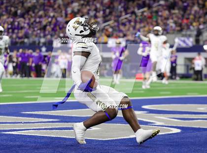 Thumbnail 2 in South Oak Cliff vs. Liberty Hill (UIL Football 5A D2 Finals) photogallery.