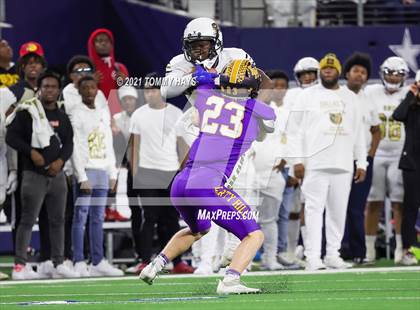 Thumbnail 2 in South Oak Cliff vs. Liberty Hill (UIL Football 5A D2 Finals) photogallery.
