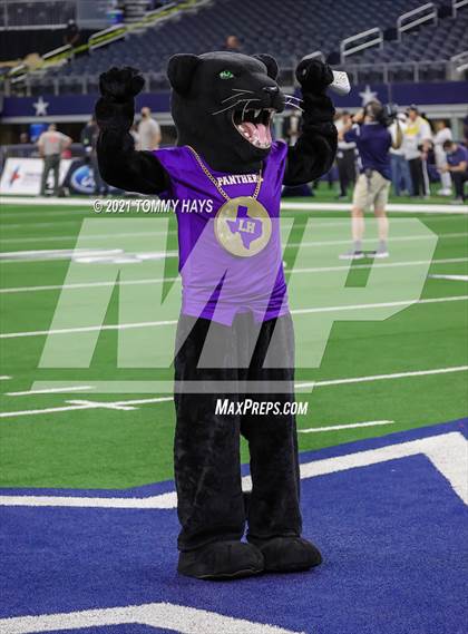 Thumbnail 1 in South Oak Cliff vs. Liberty Hill (UIL Football 5A D2 Finals) photogallery.