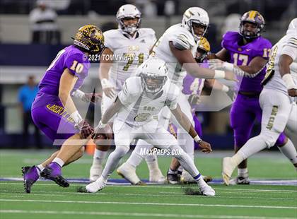 Thumbnail 1 in South Oak Cliff vs. Liberty Hill (UIL Football 5A D2 Finals) photogallery.