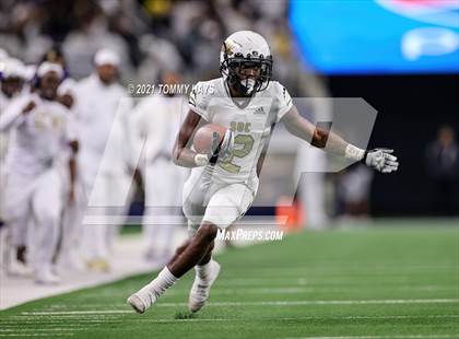Thumbnail 1 in South Oak Cliff vs. Liberty Hill (UIL Football 5A D2 Finals) photogallery.