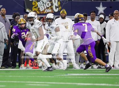 Thumbnail 1 in South Oak Cliff vs. Liberty Hill (UIL Football 5A D2 Finals) photogallery.