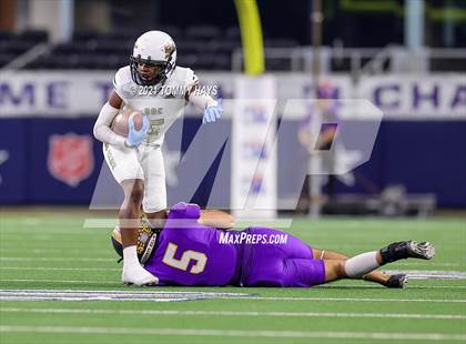 Thumbnail 3 in South Oak Cliff vs. Liberty Hill (UIL Football 5A D2 Finals) photogallery.
