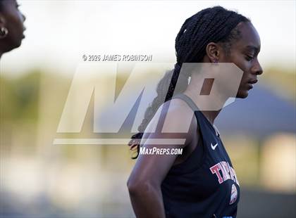 Thumbnail 1 in FHSAA Class 1A Final (200m) photogallery.