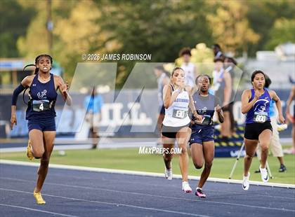 Thumbnail 1 in FHSAA Class 1A Final (200m) photogallery.