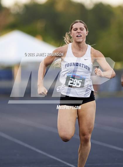 Thumbnail 1 in FHSAA Class 1A Final (200m) photogallery.