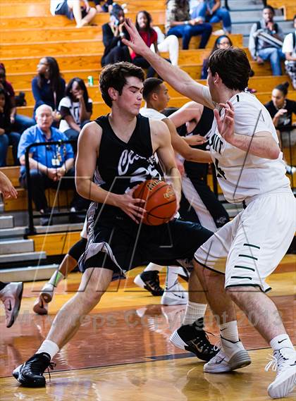 Thumbnail 2 in Strake Jesuit vs. Clark (McDonald's Texas Invitational) photogallery.