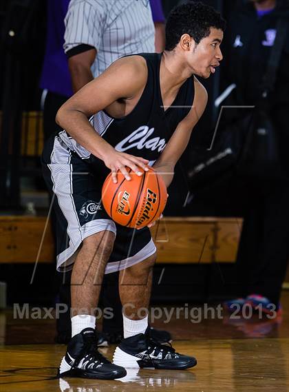 Thumbnail 3 in Strake Jesuit vs. Clark (McDonald's Texas Invitational) photogallery.