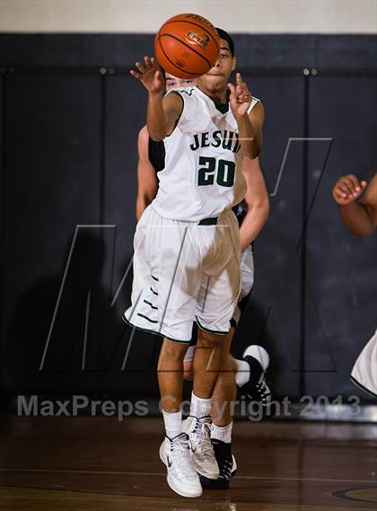 Thumbnail 3 in Strake Jesuit vs. Clark (McDonald's Texas Invitational) photogallery.