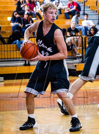 Thumbnail 1 in Strake Jesuit vs. Clark (McDonald's Texas Invitational) photogallery.