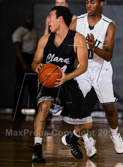 Thumbnail 1 in Strake Jesuit vs. Clark (McDonald's Texas Invitational) photogallery.