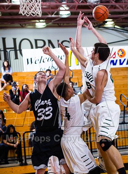 Thumbnail 3 in Strake Jesuit vs. Clark (McDonald's Texas Invitational) photogallery.