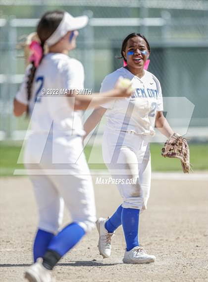 Thumbnail 1 in Fremont vs. Mountain Ridge photogallery.