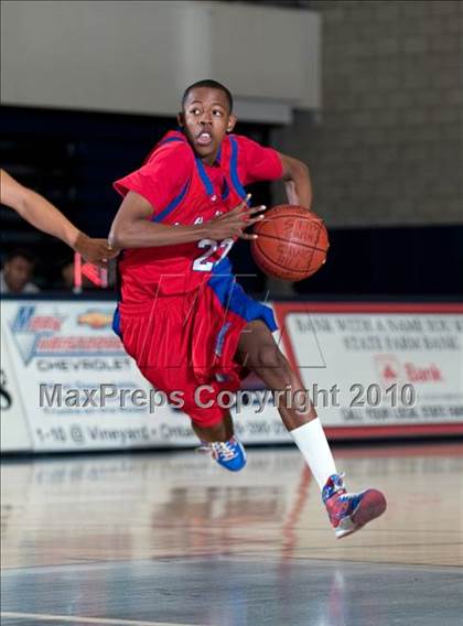 Thumbnail 2 in Los Alamitos vs. Chino Hills (MLK I Have A Dream Classic) photogallery.