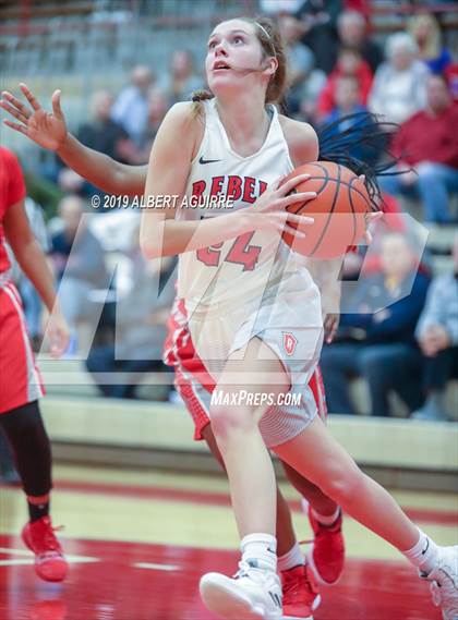 Thumbnail 3 in Pike vs. Roncalli photogallery.