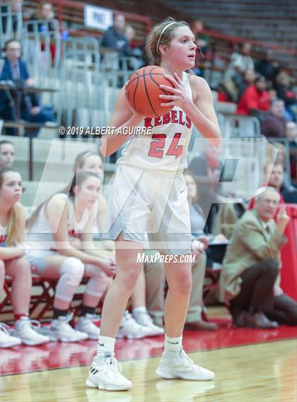 Thumbnail 3 in Pike vs. Roncalli photogallery.