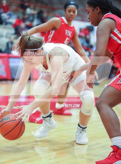 Thumbnail 2 in Pike vs. Roncalli photogallery.
