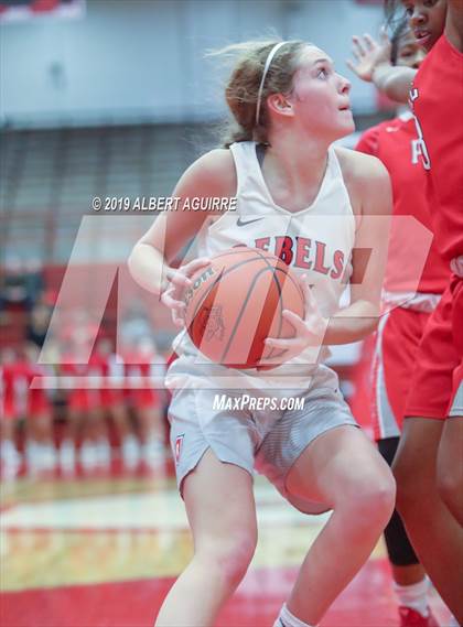 Thumbnail 2 in Pike vs. Roncalli photogallery.
