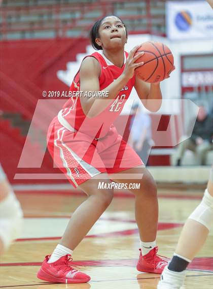 Thumbnail 2 in Pike vs. Roncalli photogallery.