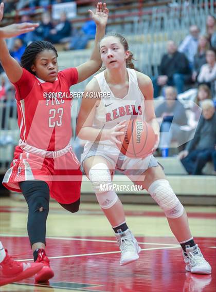 Thumbnail 2 in Pike vs. Roncalli photogallery.
