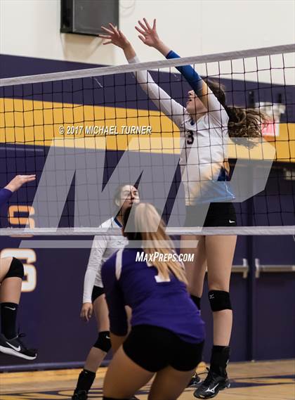 Thumbnail 2 in Fall River vs. Oroville photogallery.