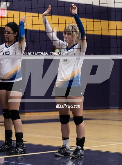 Thumbnail 1 in Fall River vs. Oroville photogallery.