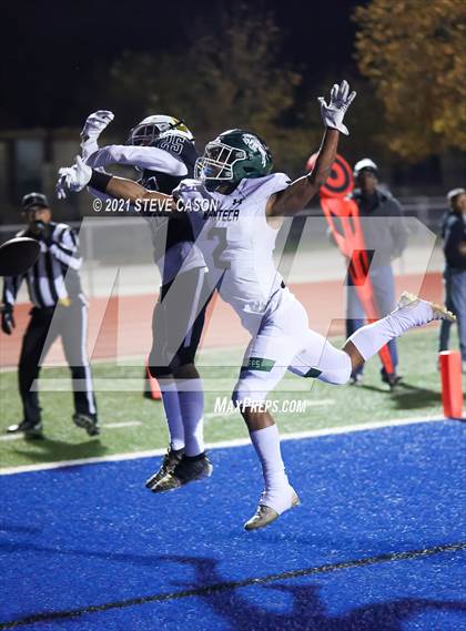 Thumbnail 1 in Manteca vs. Lincoln (CIF SJS  D3 Semifinal) photogallery.