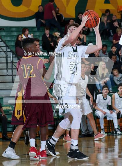 Thumbnail 3 in Royal vs Simi  photogallery.