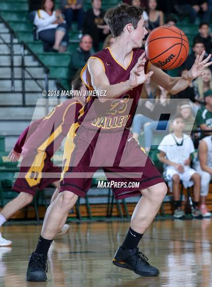 Thumbnail 3 in Royal vs Simi  photogallery.