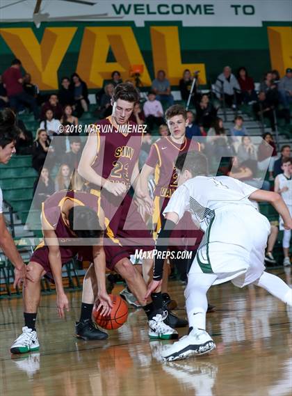 Thumbnail 3 in Royal vs Simi  photogallery.