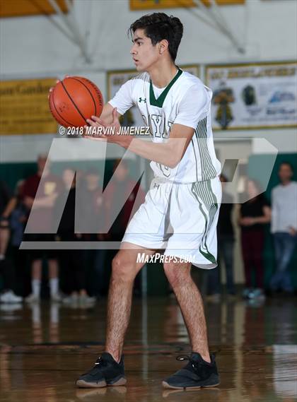 Thumbnail 3 in Royal vs Simi  photogallery.