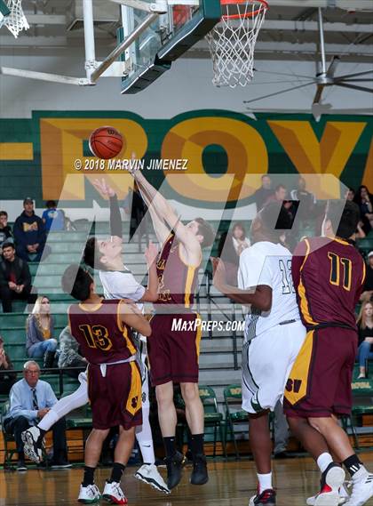 Thumbnail 3 in Royal vs Simi  photogallery.