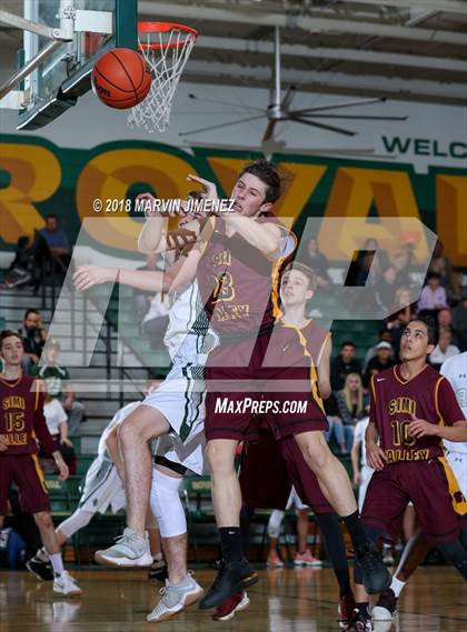 Thumbnail 2 in Royal vs Simi  photogallery.