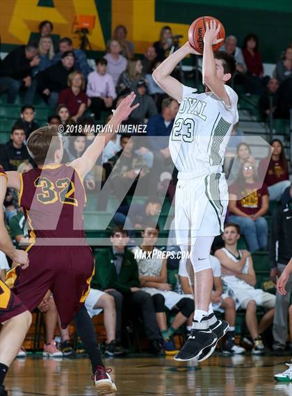 Thumbnail 1 in Royal vs Simi  photogallery.