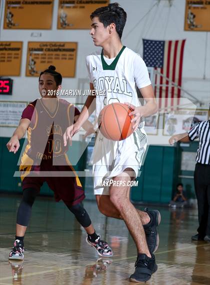 Thumbnail 1 in Royal vs Simi  photogallery.