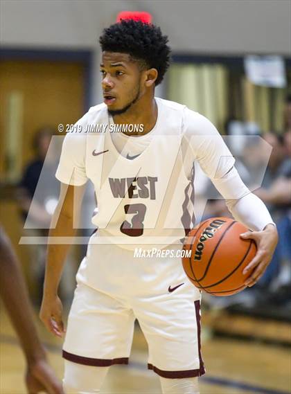 Thumbnail 2 in Belleville West vs. Simeon photogallery.