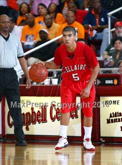 Thumbnail 2 in Bellaire vs. Bush (Texas 5A Regional Final) photogallery.
