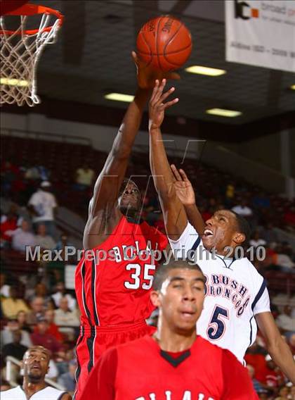 Thumbnail 1 in Bellaire vs. Bush (Texas 5A Regional Final) photogallery.