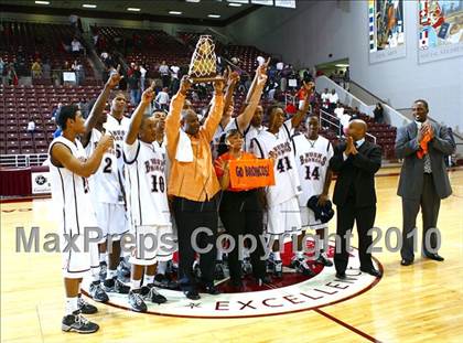 Thumbnail 1 in Bellaire vs. Bush (Texas 5A Regional Final) photogallery.