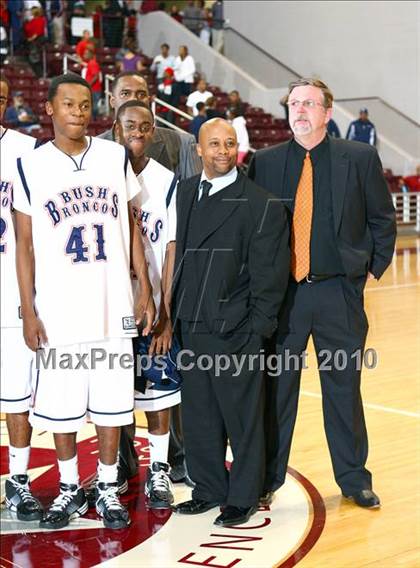 Thumbnail 2 in Bellaire vs. Bush (Texas 5A Regional Final) photogallery.