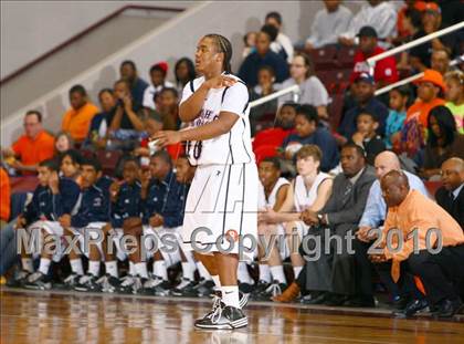 Thumbnail 3 in Bellaire vs. Bush (Texas 5A Regional Final) photogallery.