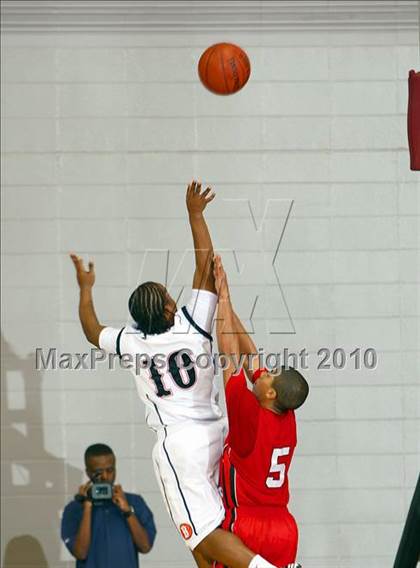 Thumbnail 2 in Bellaire vs. Bush (Texas 5A Regional Final) photogallery.