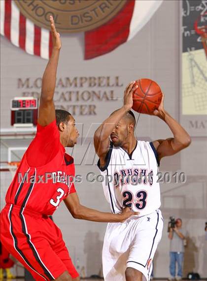 Thumbnail 1 in Bellaire vs. Bush (Texas 5A Regional Final) photogallery.