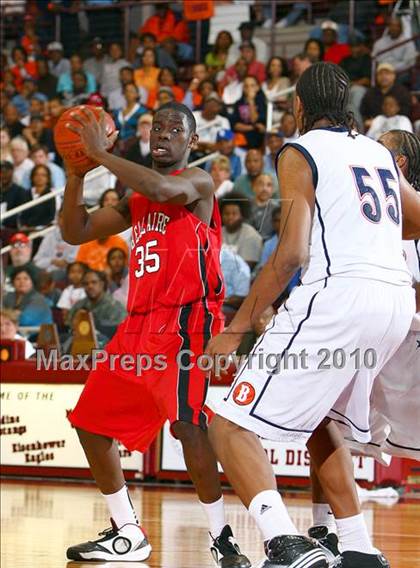 Thumbnail 2 in Bellaire vs. Bush (Texas 5A Regional Final) photogallery.
