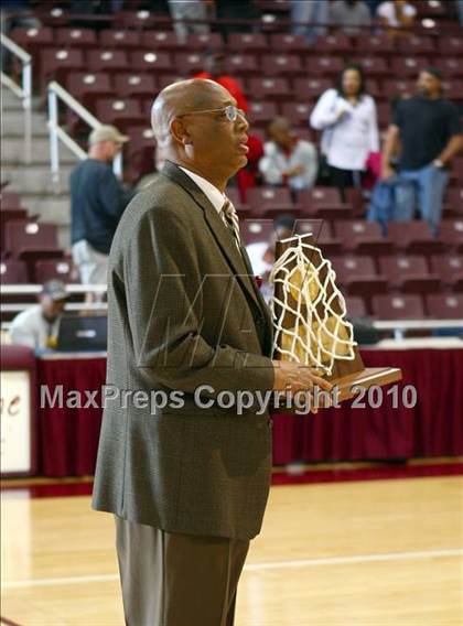 Thumbnail 3 in Bellaire vs. Bush (Texas 5A Regional Final) photogallery.