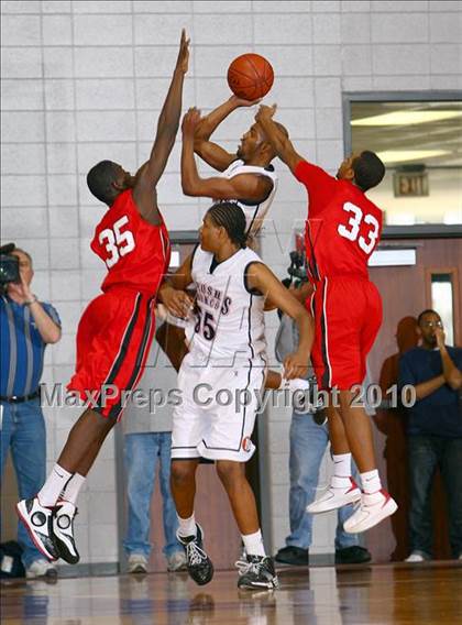 Thumbnail 3 in Bellaire vs. Bush (Texas 5A Regional Final) photogallery.