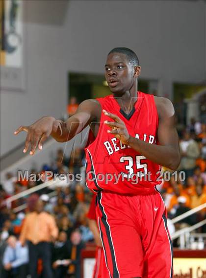 Thumbnail 2 in Bellaire vs. Bush (Texas 5A Regional Final) photogallery.