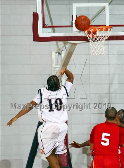 Thumbnail 2 in Bellaire vs. Bush (Texas 5A Regional Final) photogallery.