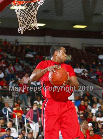 Thumbnail 3 in Bellaire vs. Bush (Texas 5A Regional Final) photogallery.
